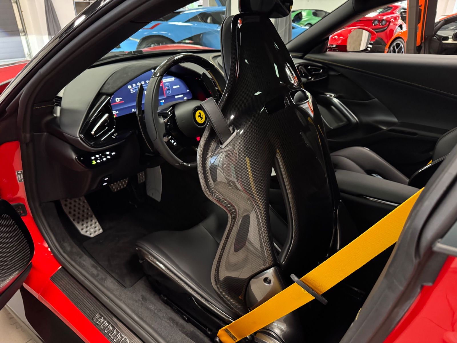 Fahrzeugabbildung Ferrari 12 Cilindri COUPE CARBON EXT&INT CARBONSEAT FULL