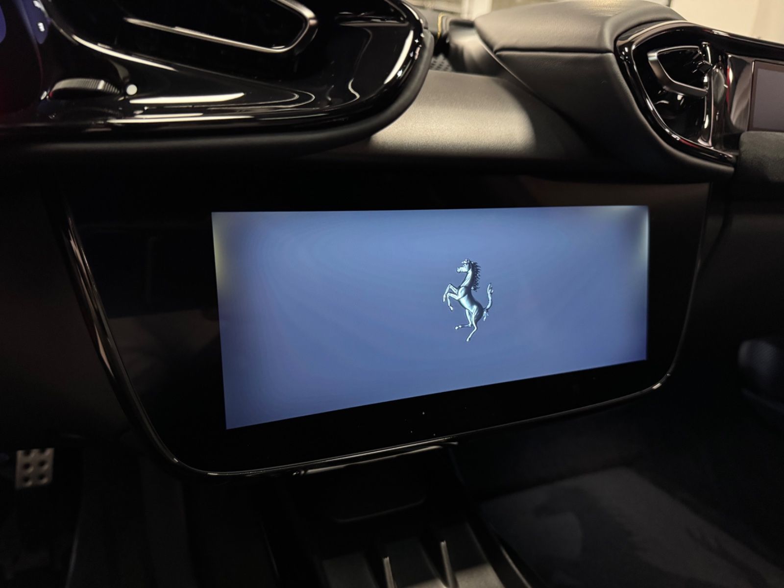 Fahrzeugabbildung Ferrari 12 Cilindri COUPE CARBON EXT&INT CARBONSEAT FULL