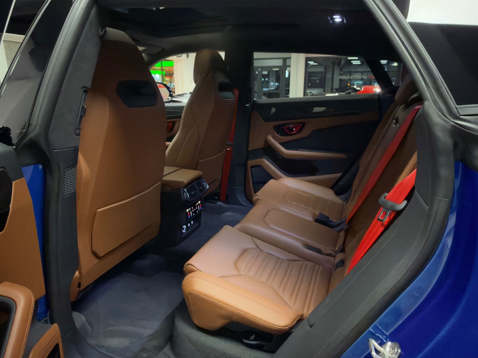 Fahrzeugabbildung Lamborghini URUS SE CARBON B&O MASSAGE PANO HEADUP FULLOPT!!