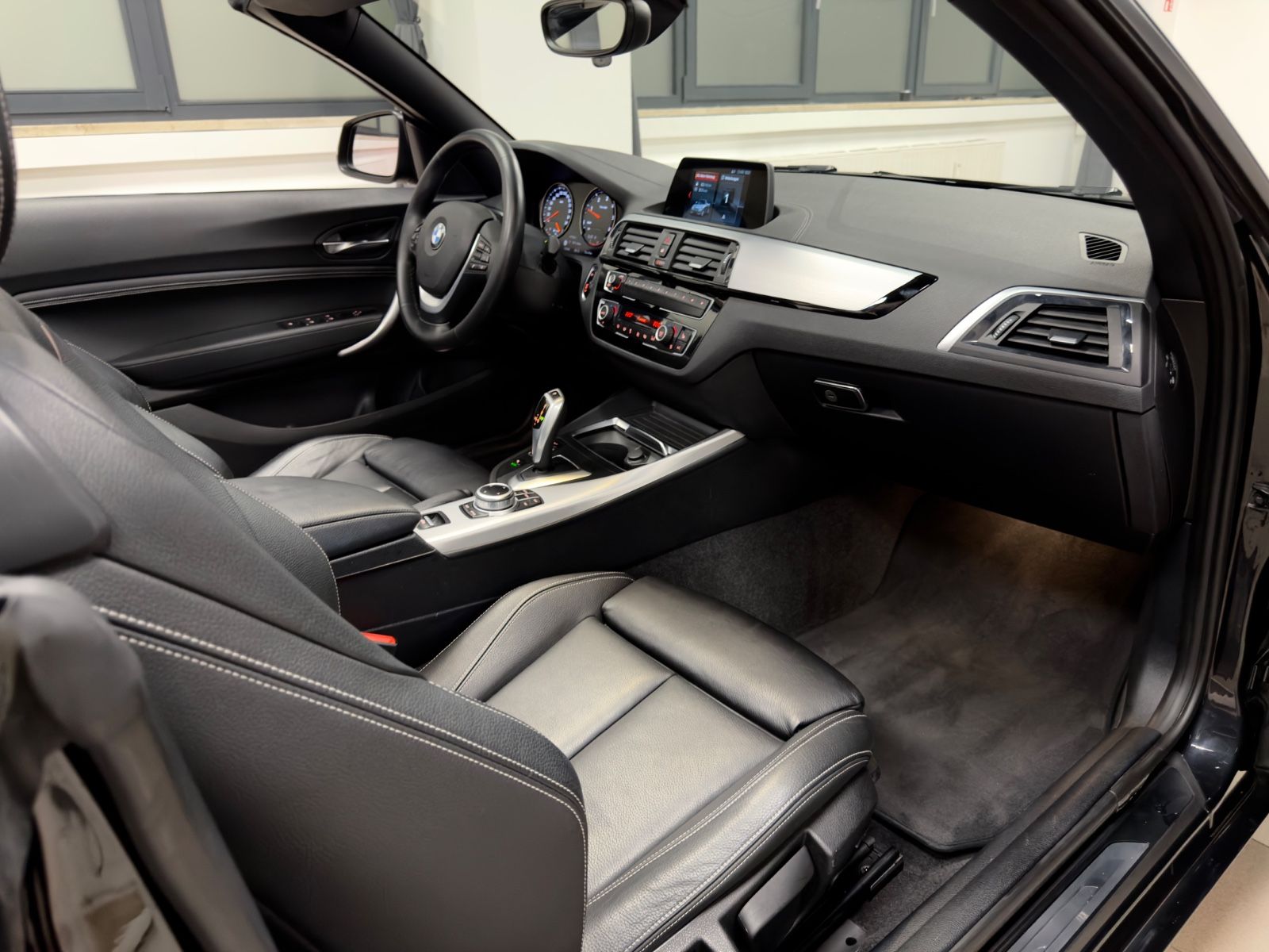 Fahrzeugabbildung BMW 220 d CABRIO SPORT LINE LEDER NAVI BUSINESS PACK