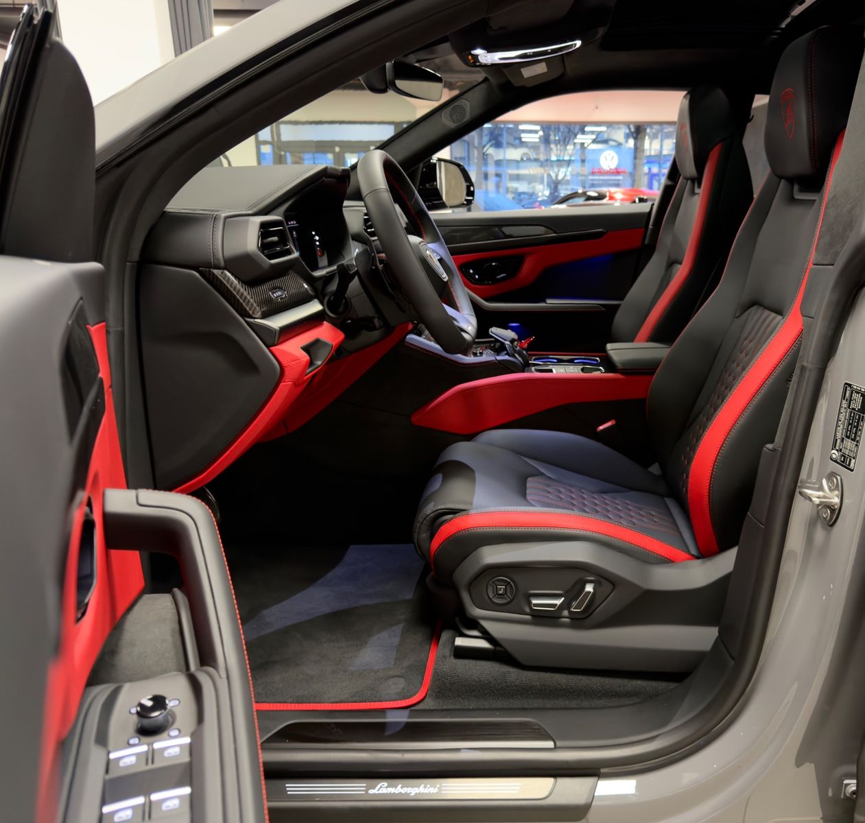 Fahrzeugabbildung Lamborghini URUS SE GRIGIO CHINA CARBONPACK B&O MY26 FULLOPT