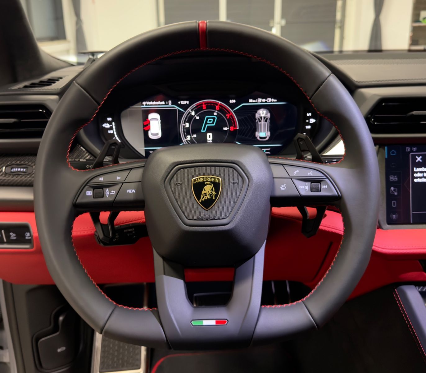 Fahrzeugabbildung Lamborghini URUS SE GRIGIO CHINA CARBONPACK B&O MY26 FULLOPT