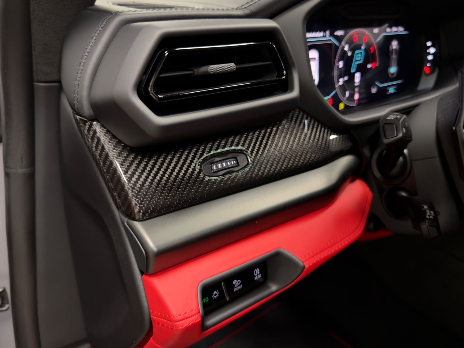 Fahrzeugabbildung Lamborghini URUS SE GRIGIO CHINA CARBONPACK B&O MY26 FULLOPT