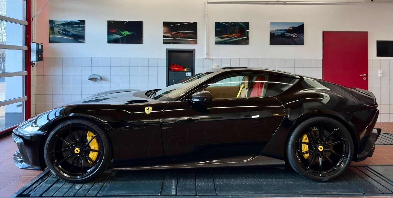 Fahrzeugabbildung Ferrari 12CILINDRI NOVITEC EINZELSTÜCK CARBON FULLOPT!