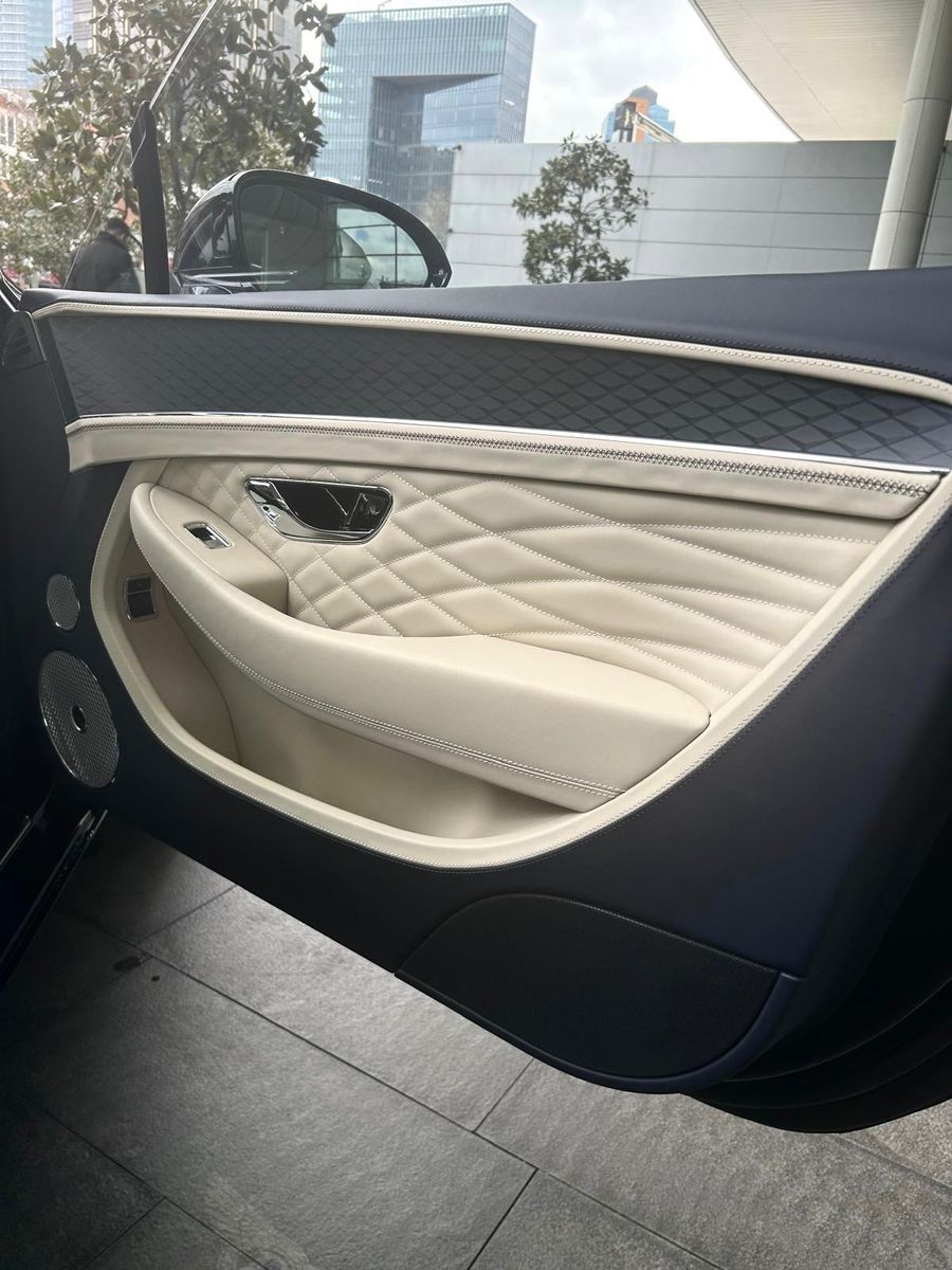 Fahrzeugabbildung Bentley CONTINENTAL GT AZURE V8 MULLINER NAIM PANO NEW!