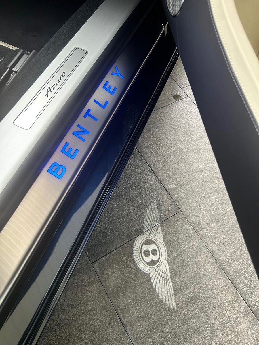 Fahrzeugabbildung Bentley CONTINENTAL GT AZURE V8 MULLINER NAIM PANO NEW!