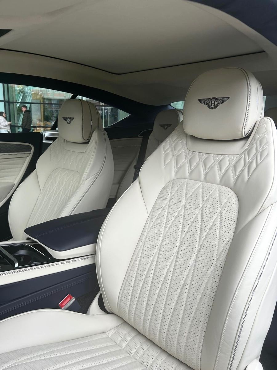 Fahrzeugabbildung Bentley CONTINENTAL GT AZURE V8 MULLINER NAIM PANO NEW!