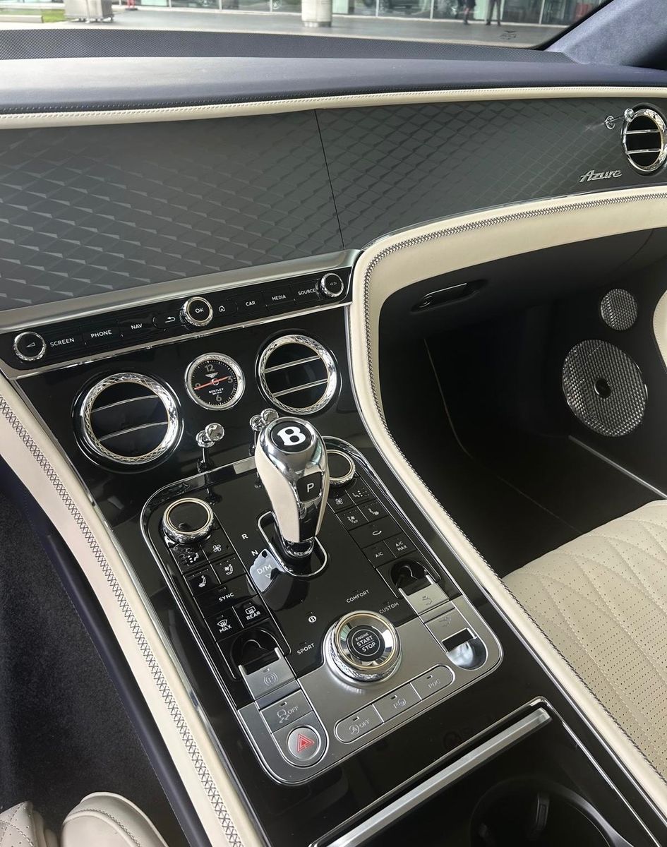 Fahrzeugabbildung Bentley CONTINENTAL GT AZURE V8 MULLINER NAIM PANO NEW!