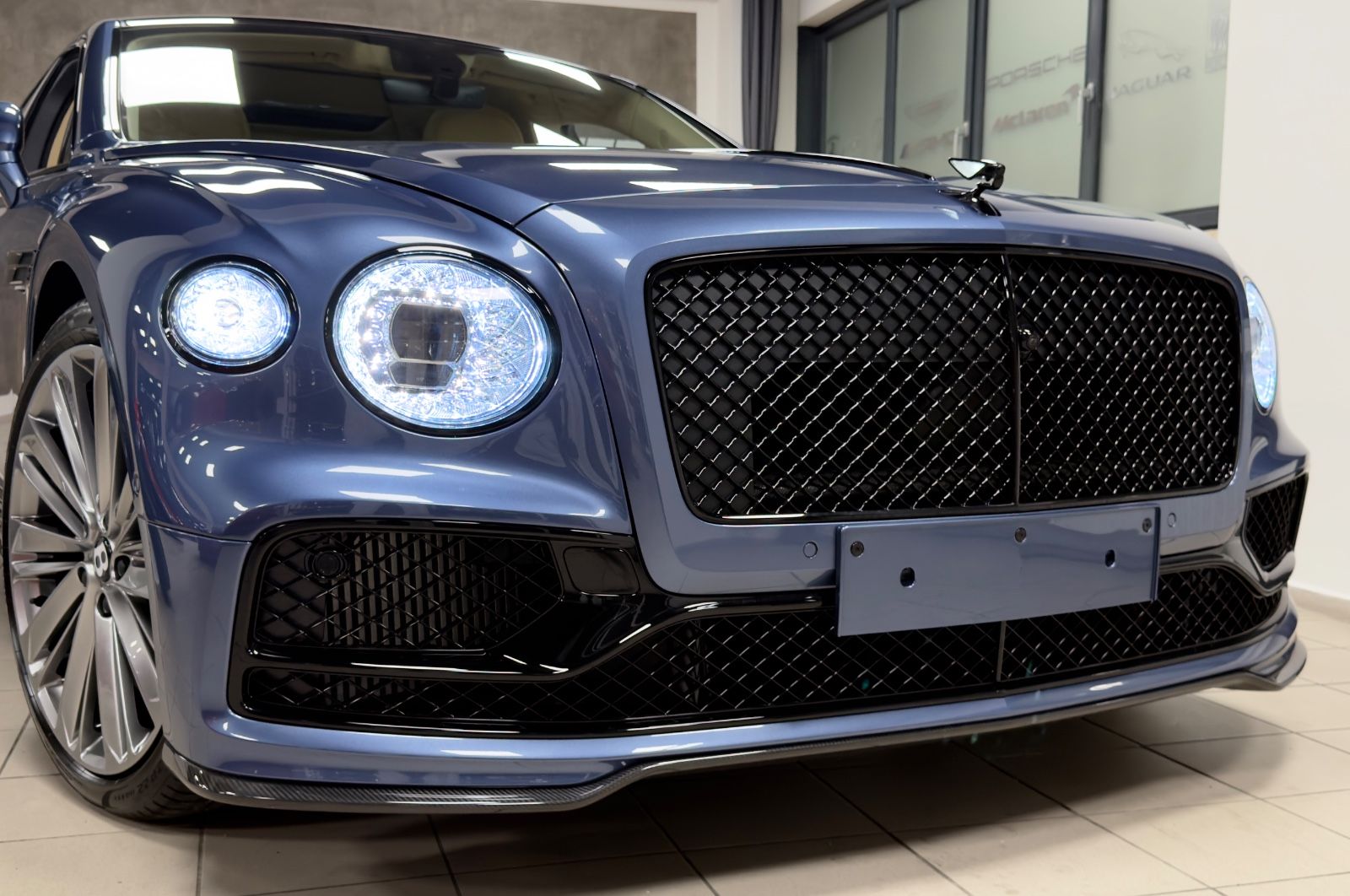 Fahrzeugabbildung Bentley FLYING SPUR SPEED W12 MULLINER CARBON FULLOPTION