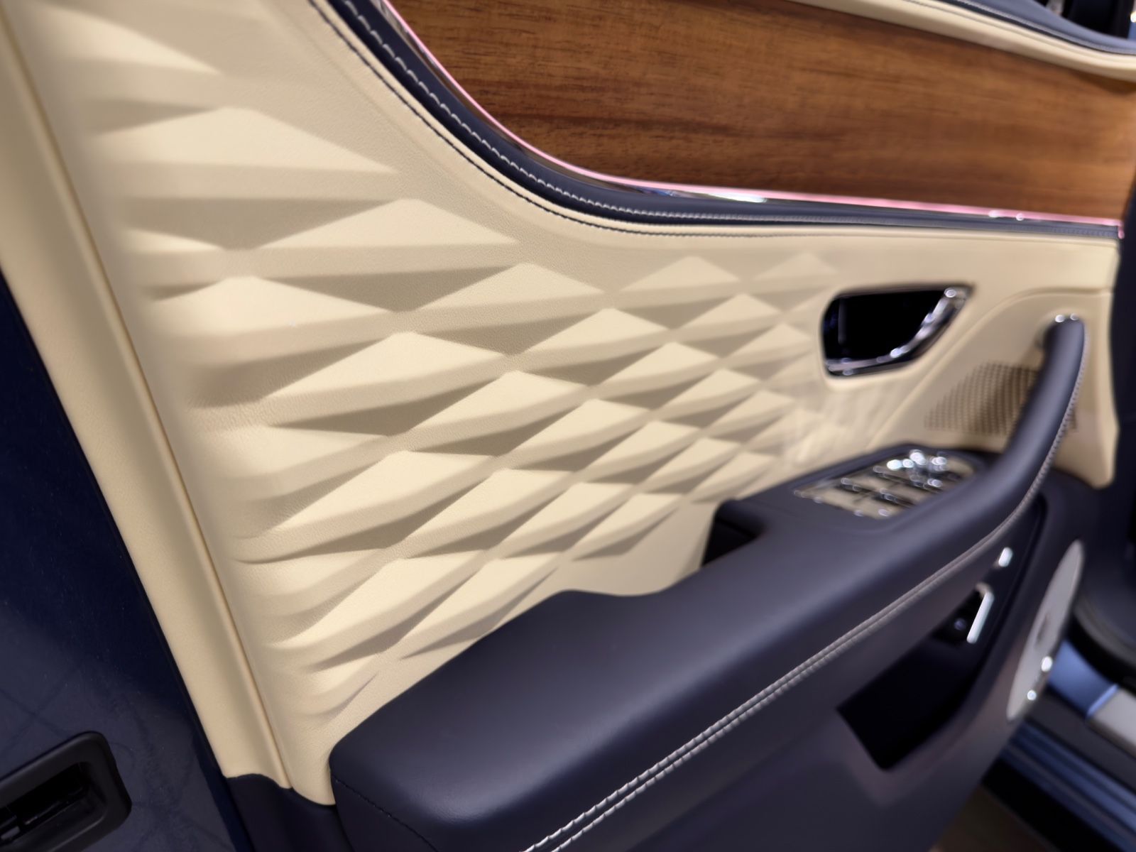 Fahrzeugabbildung Bentley FLYING SPUR SPEED W12 MULLINER CARBON FULLOPTION