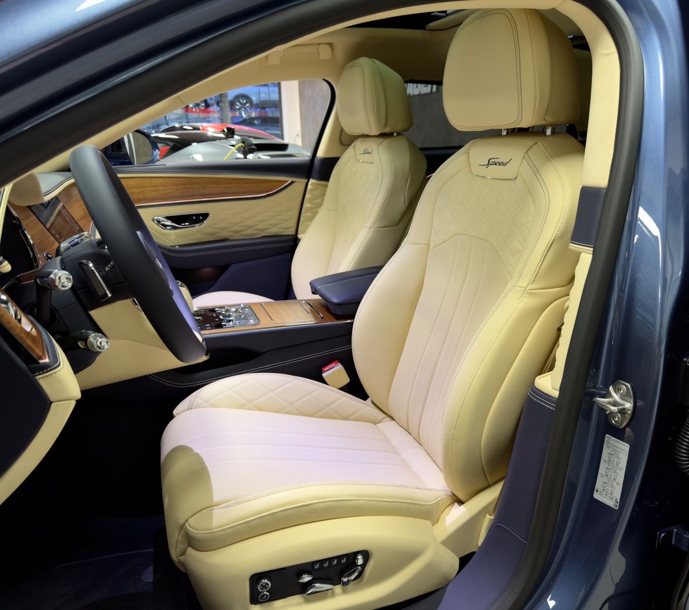 Fahrzeugabbildung Bentley FLYING SPUR SPEED W12 MULLINER CARBON FULLOPTION