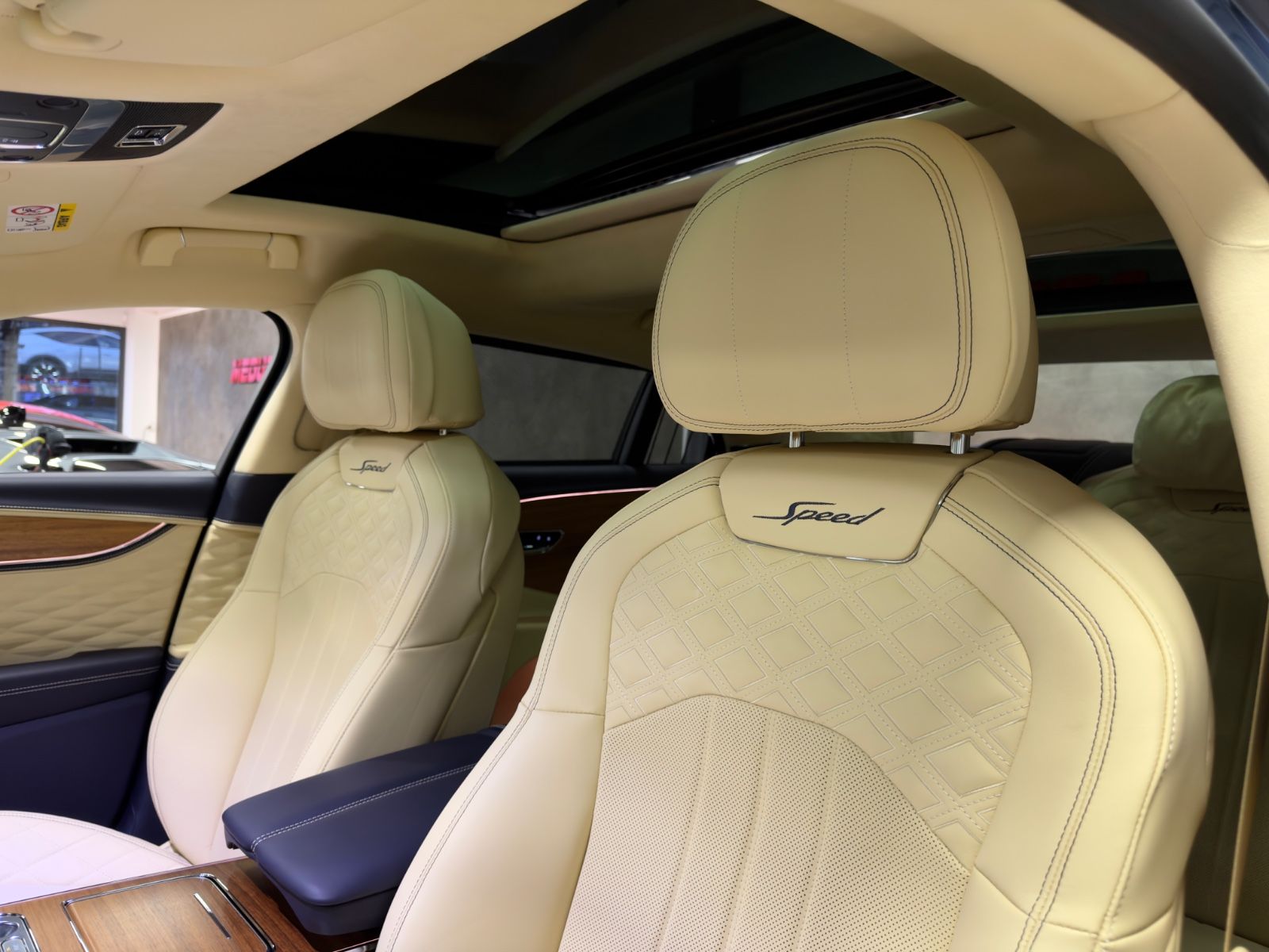 Fahrzeugabbildung Bentley FLYING SPUR SPEED W12 MULLINER CARBON FULLOPTION