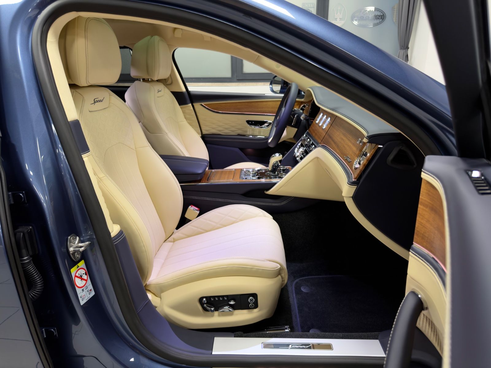 Fahrzeugabbildung Bentley FLYING SPUR SPEED W12 MULLINER CARBON FULLOPTION