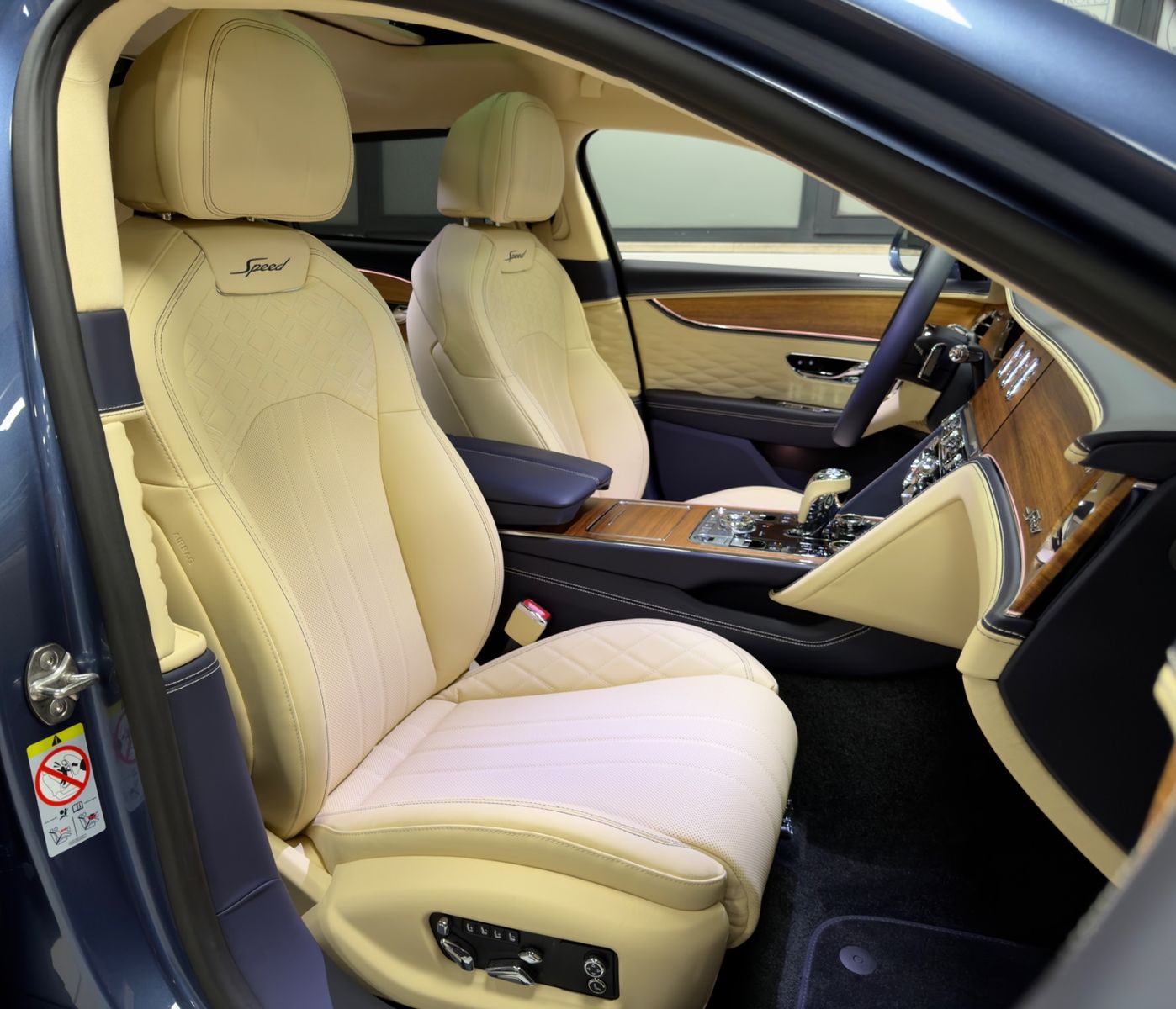 Fahrzeugabbildung Bentley FLYING SPUR SPEED W12 MULLINER CARBON FULLOPTION