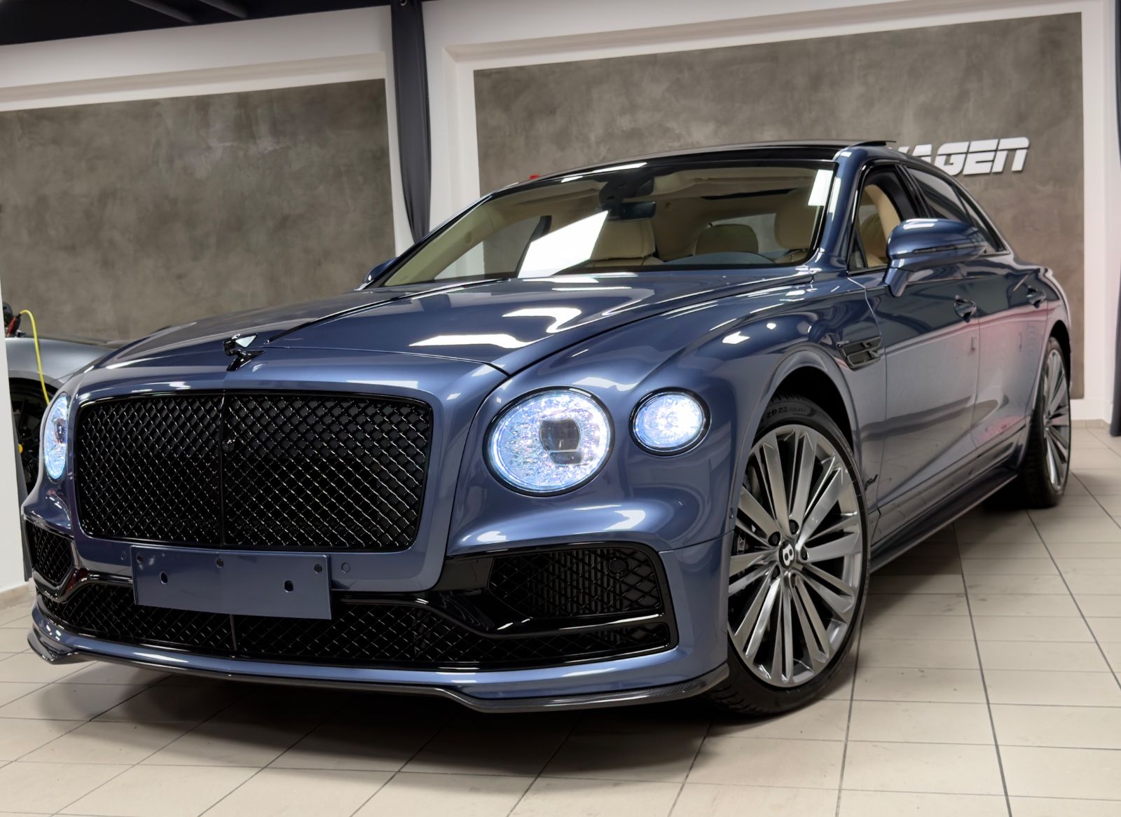 Fahrzeugabbildung Bentley FLYING SPUR SPEED W12 MULLINER CARBON FULLOPTION