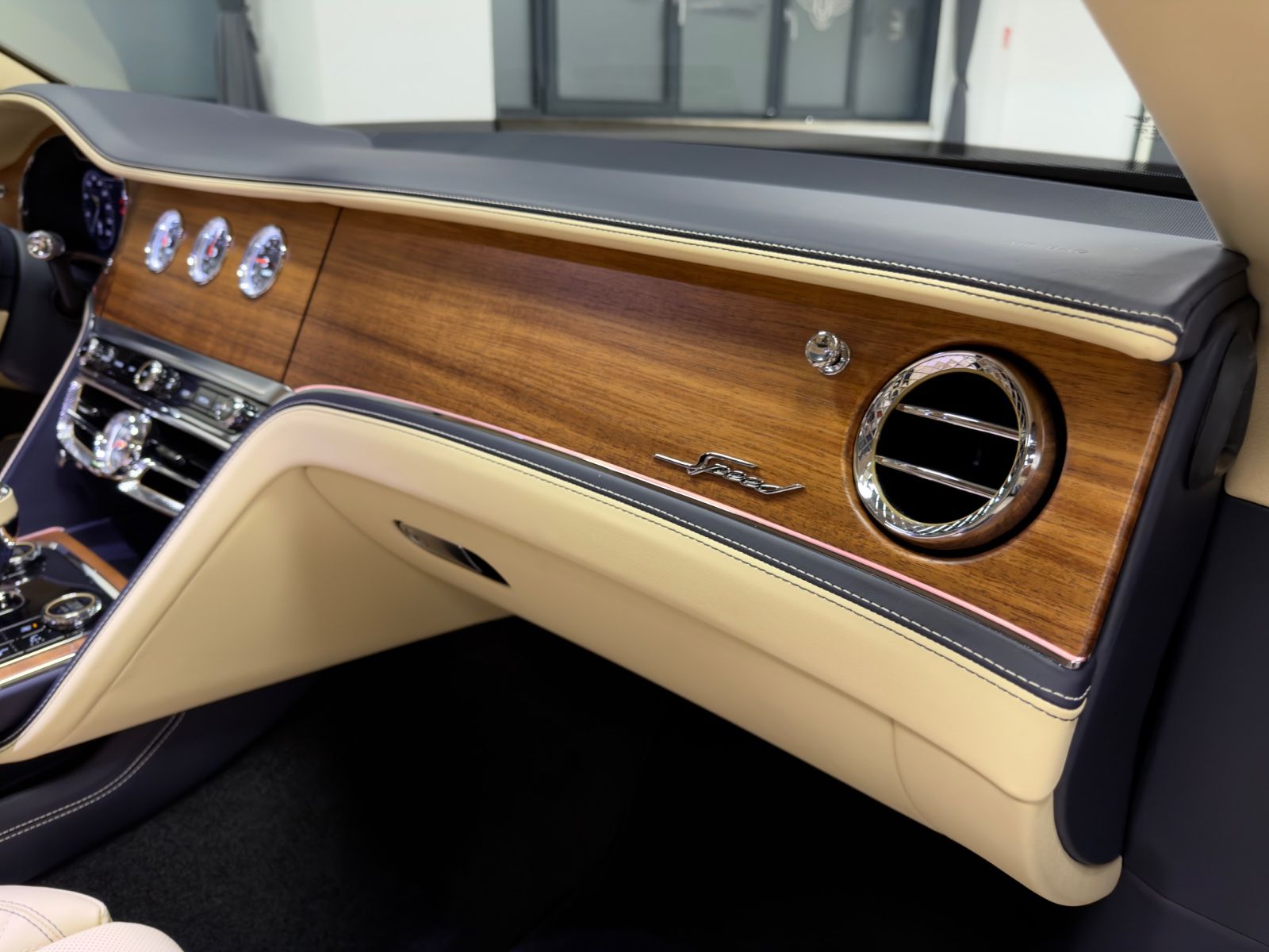 Fahrzeugabbildung Bentley FLYING SPUR SPEED W12 MULLINER CARBON FULLOPTION