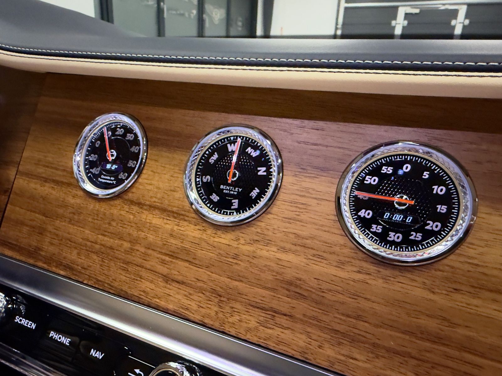 Fahrzeugabbildung Bentley FLYING SPUR SPEED W12 MULLINER CARBON FULLOPTION