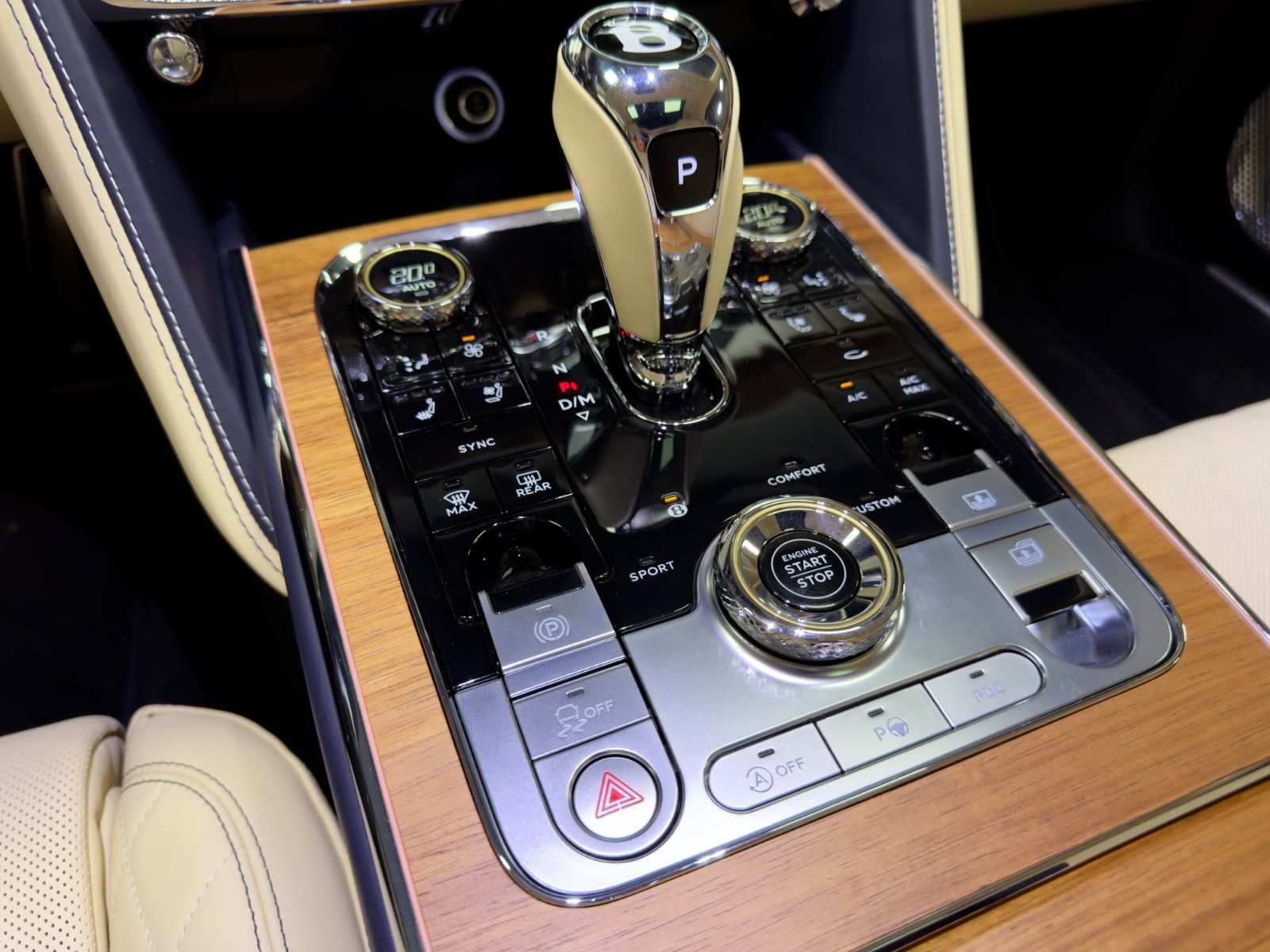 Fahrzeugabbildung Bentley FLYING SPUR SPEED W12 MULLINER CARBON FULLOPTION