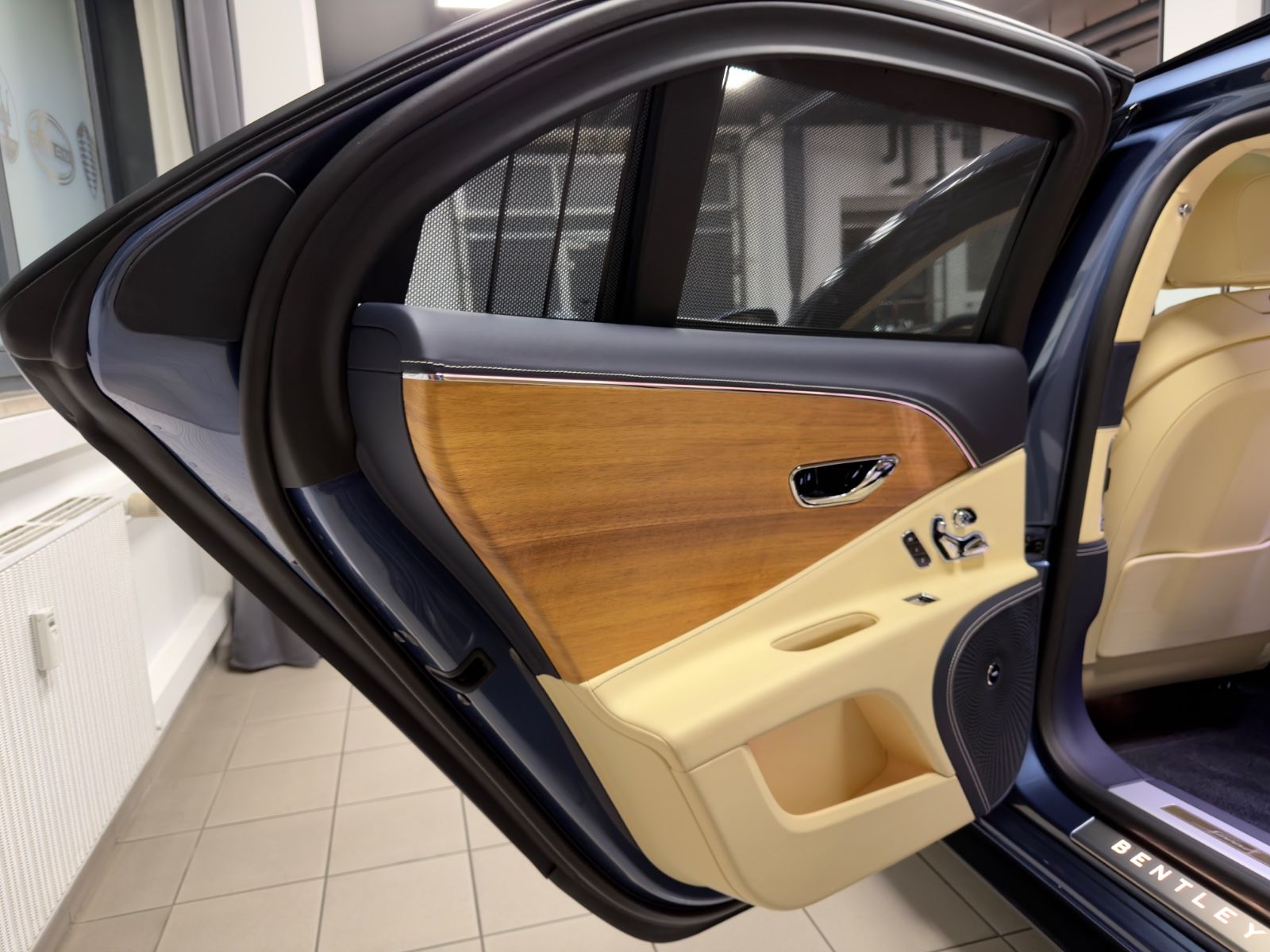 Fahrzeugabbildung Bentley FLYING SPUR SPEED W12 MULLINER CARBON FULLOPTION