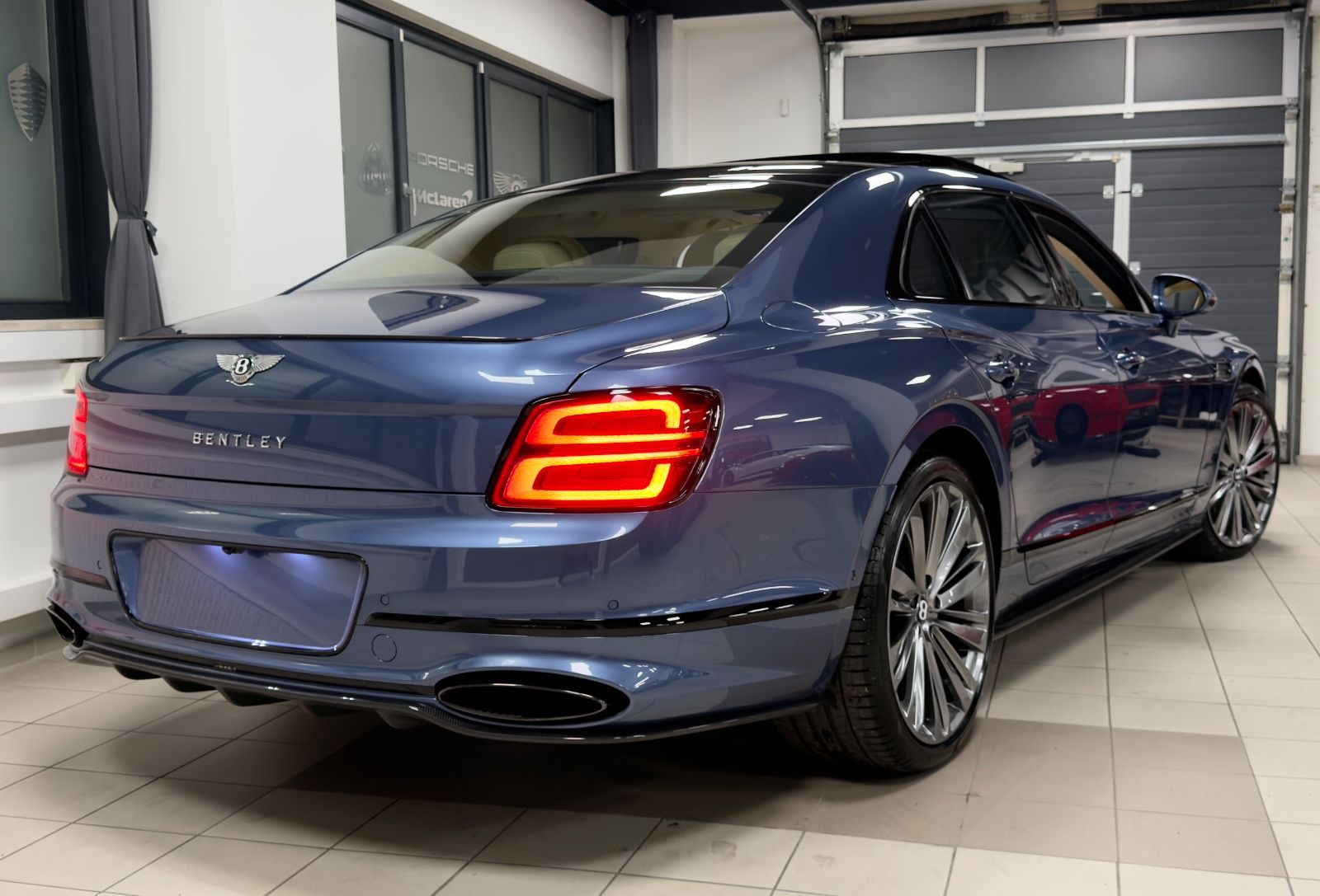 Fahrzeugabbildung Bentley FLYING SPUR SPEED W12 MULLINER CARBON FULLOPTION