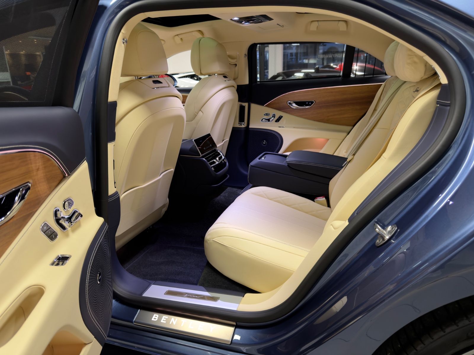 Fahrzeugabbildung Bentley FLYING SPUR SPEED W12 MULLINER CARBON FULLOPTION