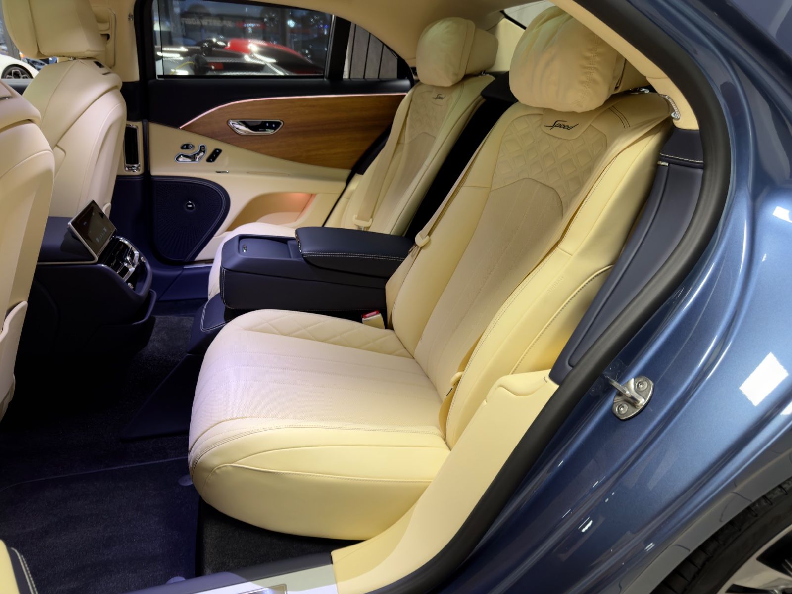 Fahrzeugabbildung Bentley FLYING SPUR SPEED W12 MULLINER CARBON FULLOPTION