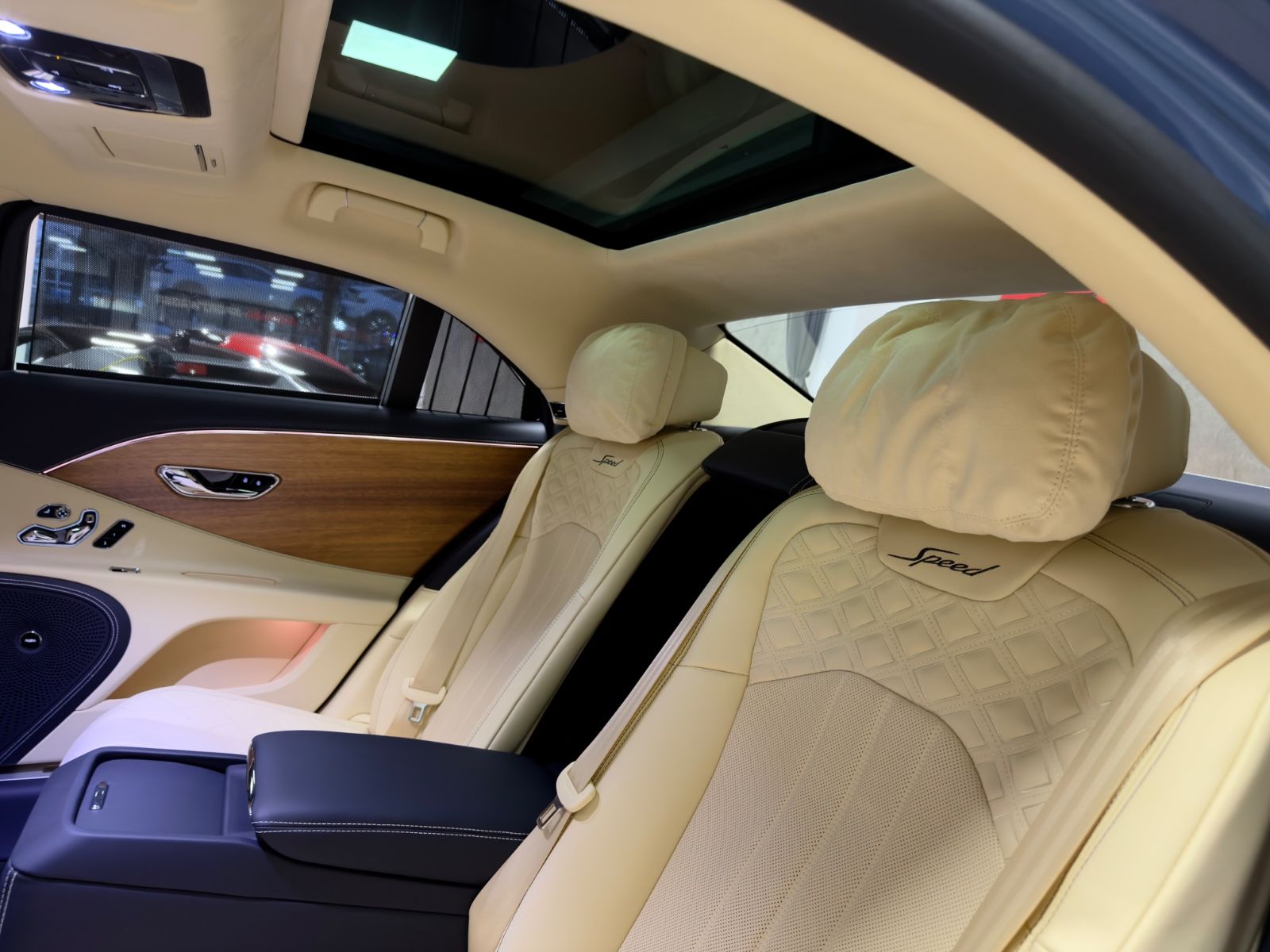 Fahrzeugabbildung Bentley FLYING SPUR SPEED W12 MULLINER CARBON FULLOPTION