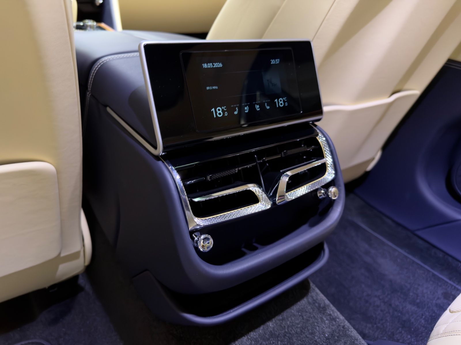 Fahrzeugabbildung Bentley FLYING SPUR SPEED W12 MULLINER CARBON FULLOPTION