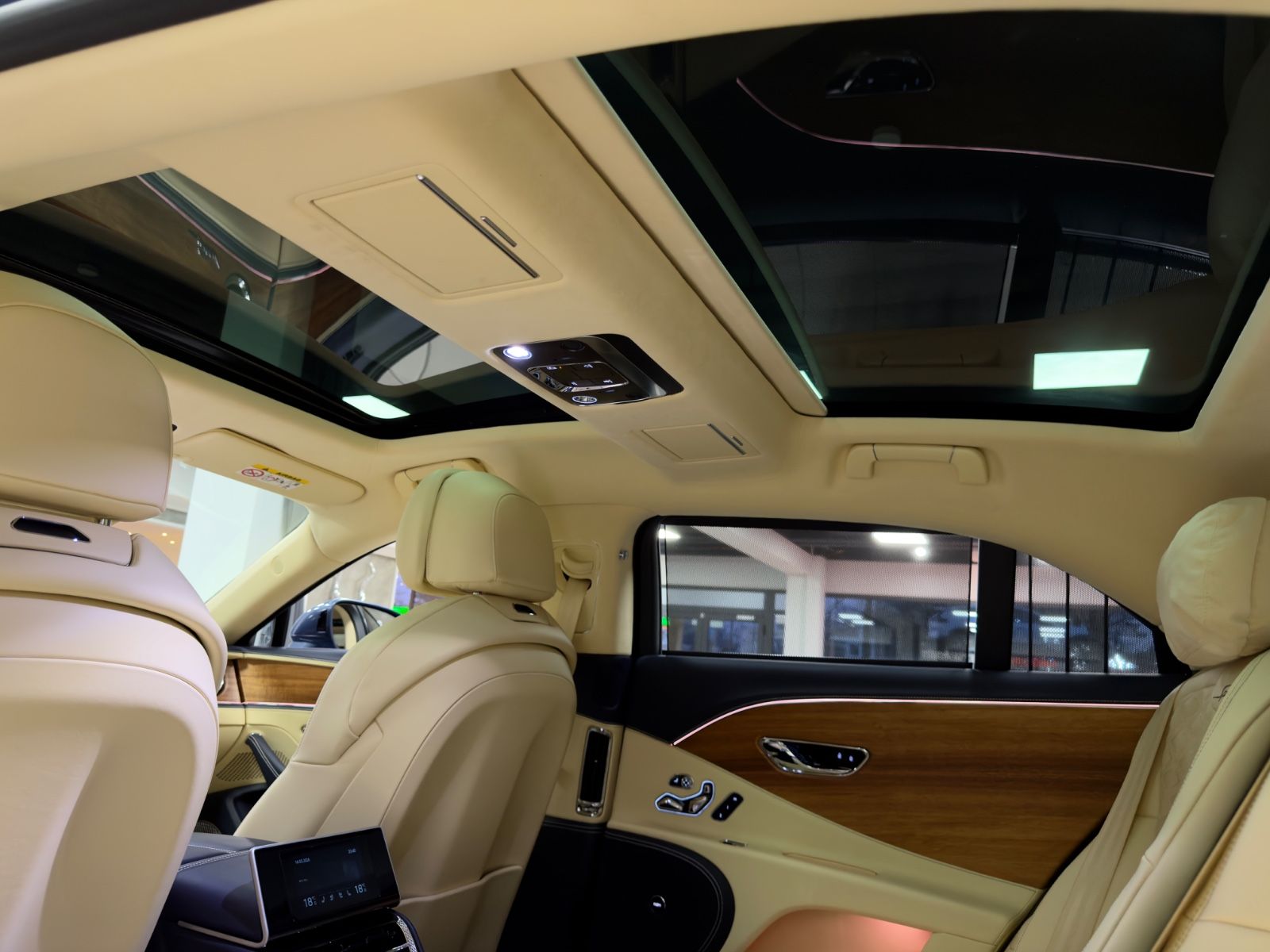 Fahrzeugabbildung Bentley FLYING SPUR SPEED W12 MULLINER CARBON FULLOPTION