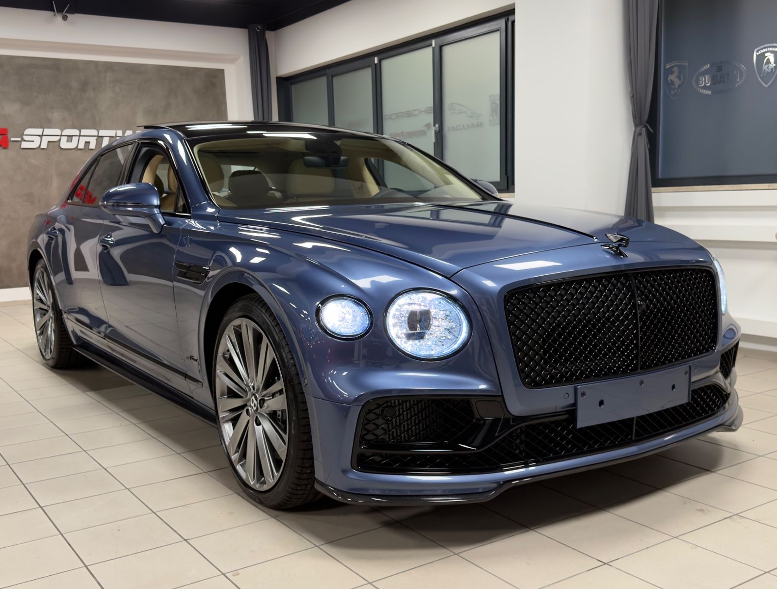 Fahrzeugabbildung Bentley FLYING SPUR SPEED W12 MULLINER CARBON FULLOPTION