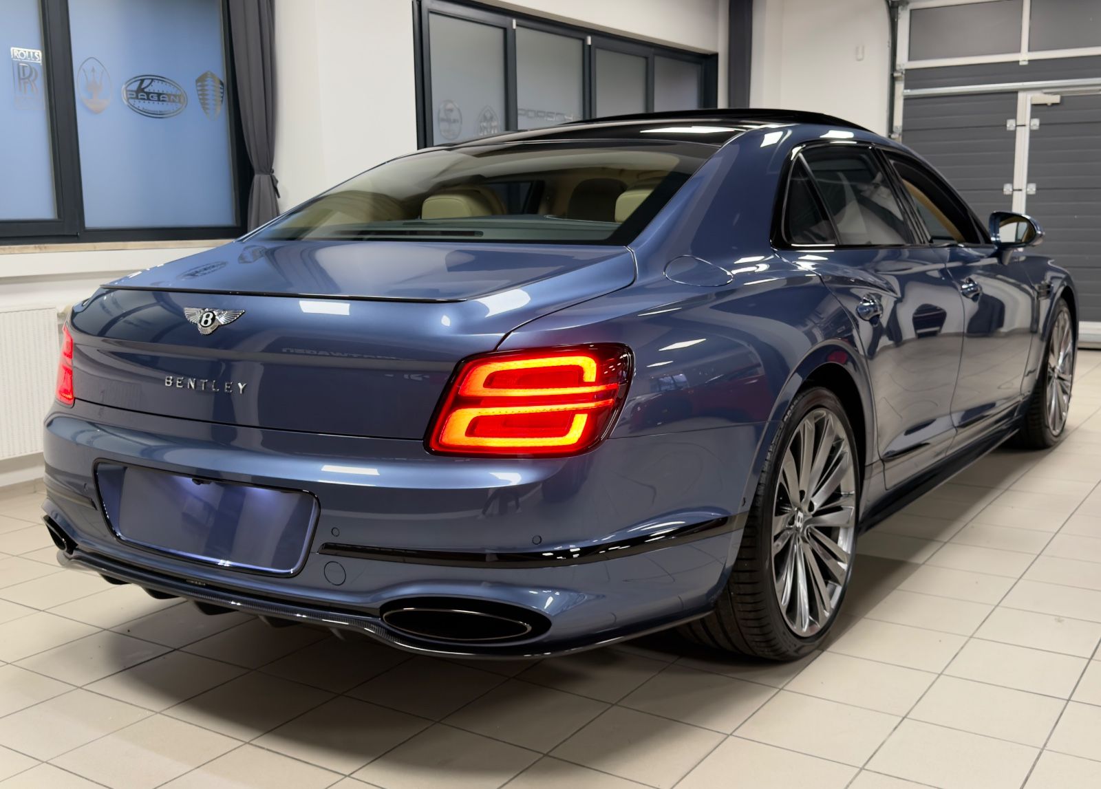Fahrzeugabbildung Bentley FLYING SPUR SPEED W12 MULLINER CARBON FULLOPTION