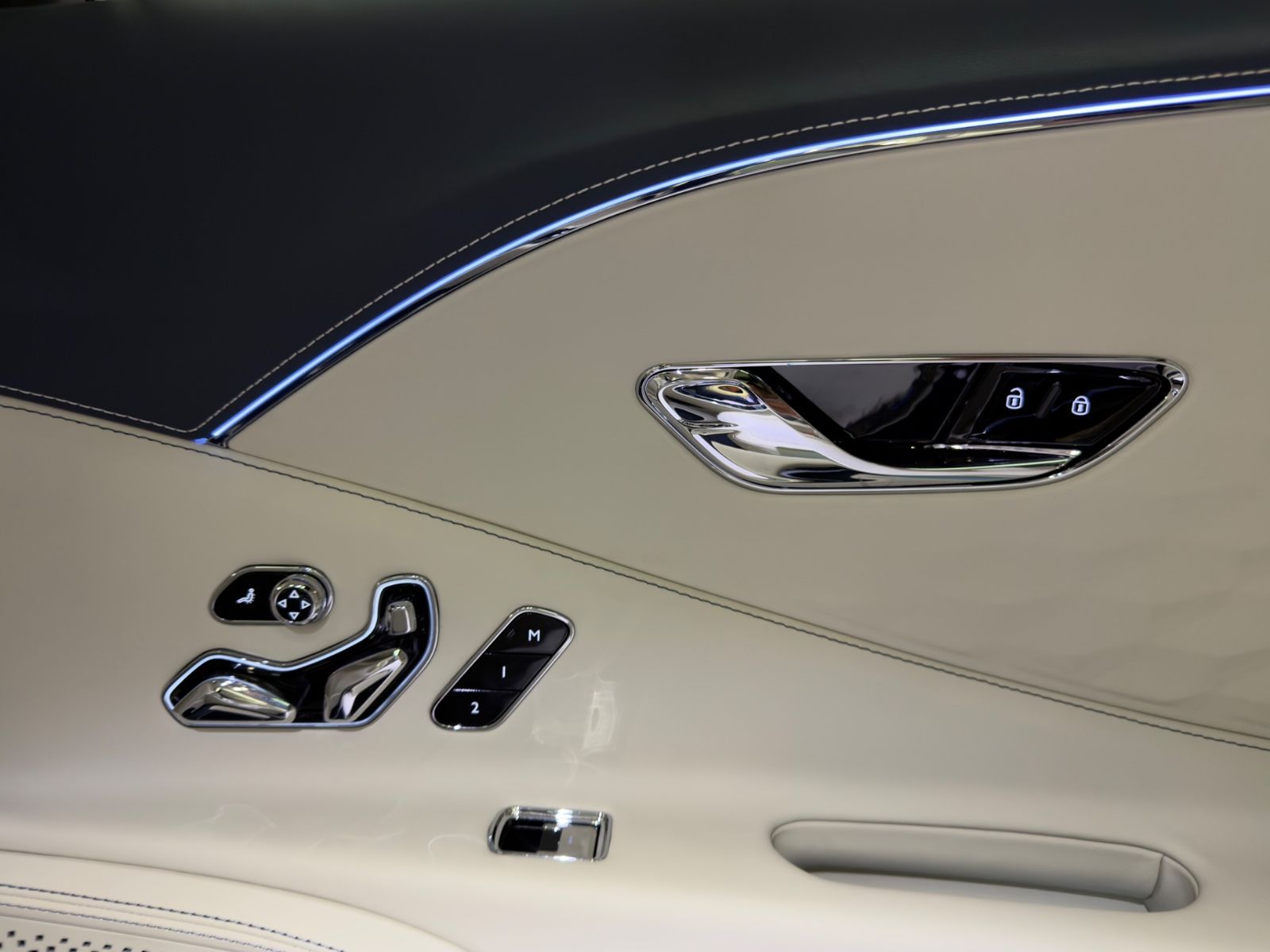 Fahrzeugabbildung Bentley FLYING SPUR SPEED FIRST EDITION BUSINESS 4SEAT!