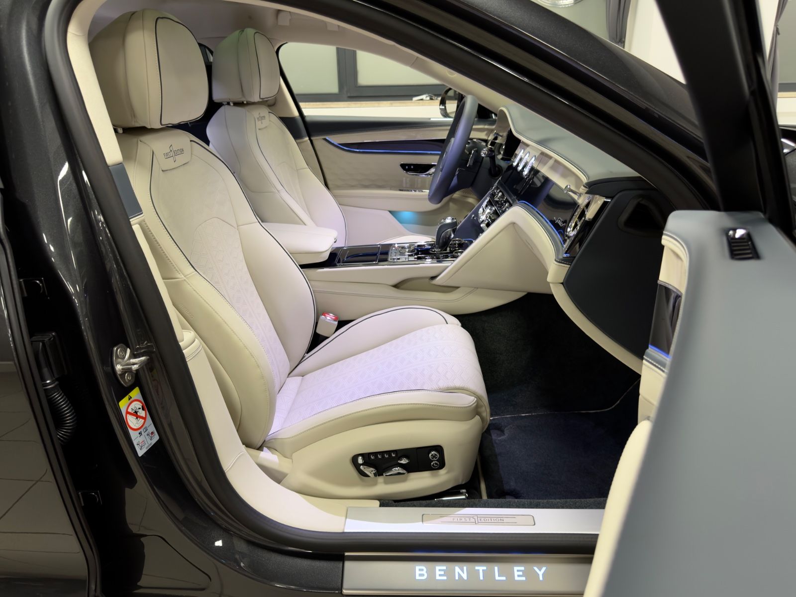 Fahrzeugabbildung Bentley FLYING SPUR SPEED FIRST EDITION BUSINESS 4SEAT!