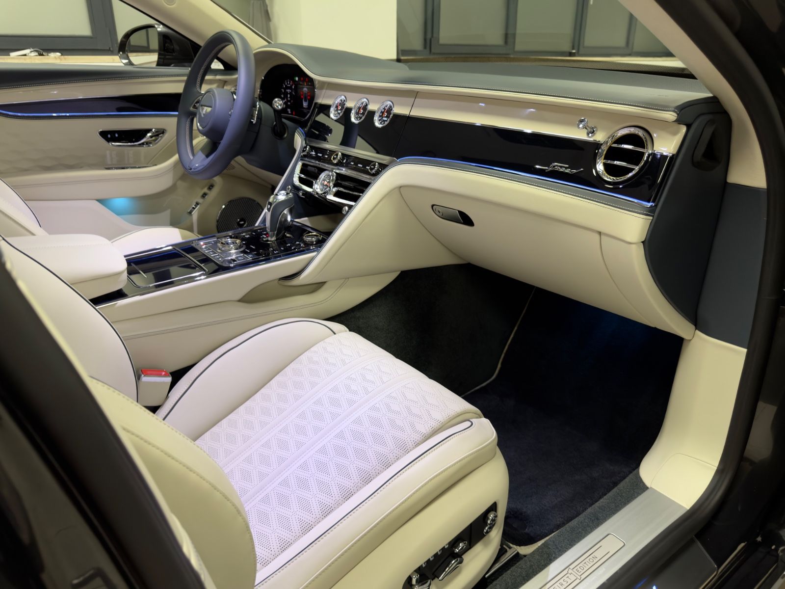 Fahrzeugabbildung Bentley FLYING SPUR SPEED FIRST EDITION BUSINESS 4SEAT!