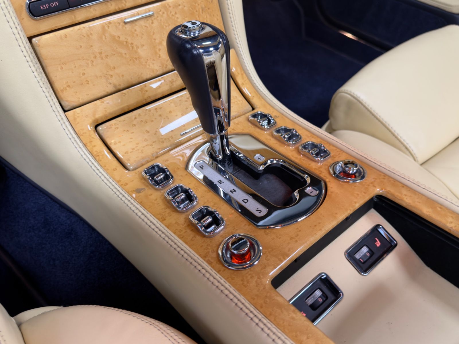 Fahrzeugabbildung Bentley AZURE CABRIO ONE OF ONE 29800KM SAMMLER TRAUM!!!