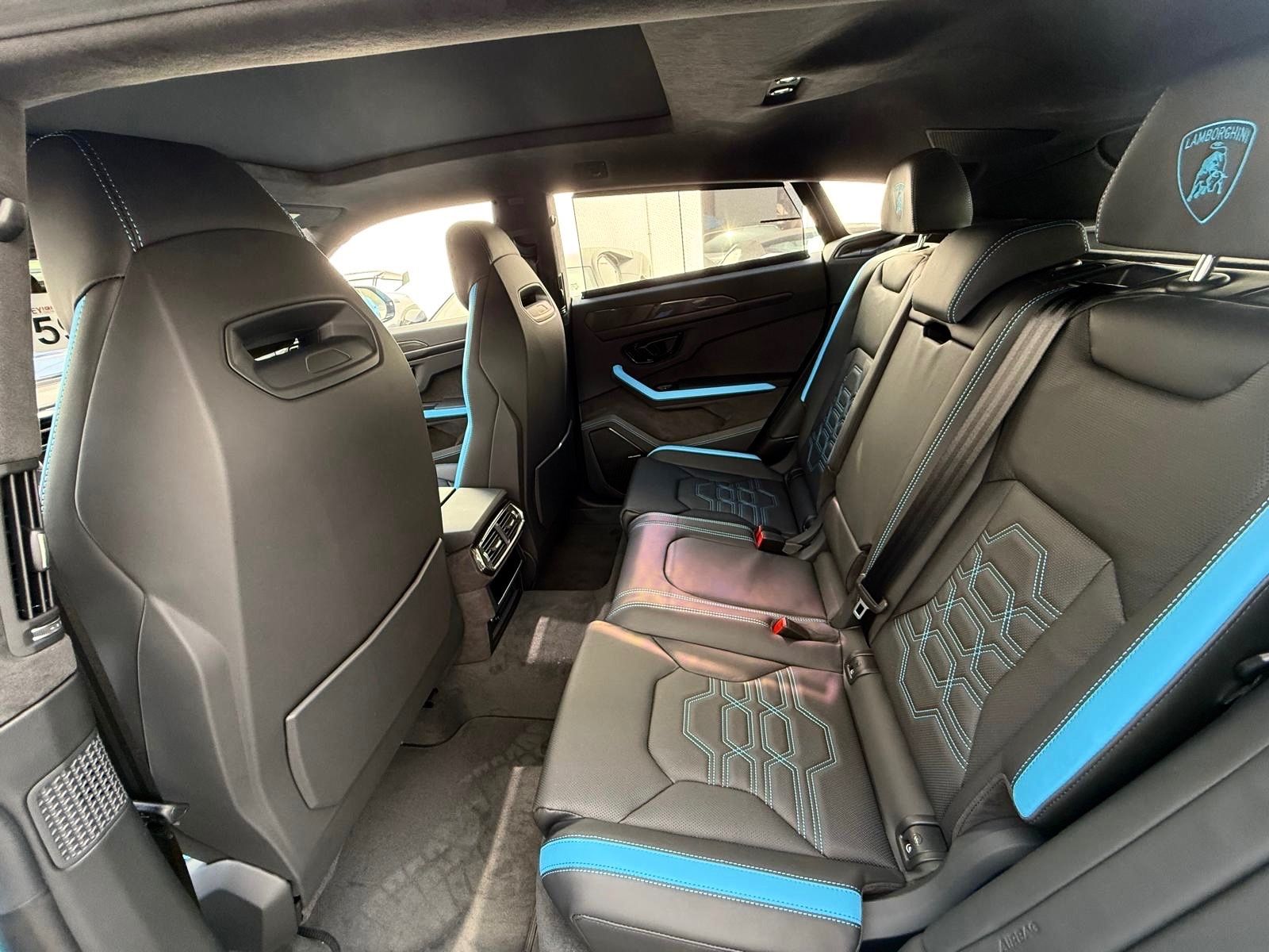 Fahrzeugabbildung Lamborghini URUS SE BIG-CARBONPACK B&O MASSAGE PR26 FULLOPT!