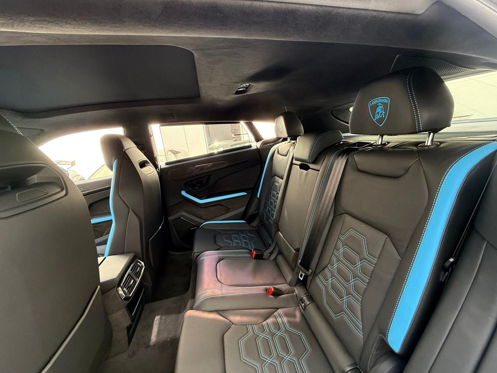 Fahrzeugabbildung Lamborghini URUS SE BIG-CARBONPACK B&O MASSAGE PR26 FULLOPT!