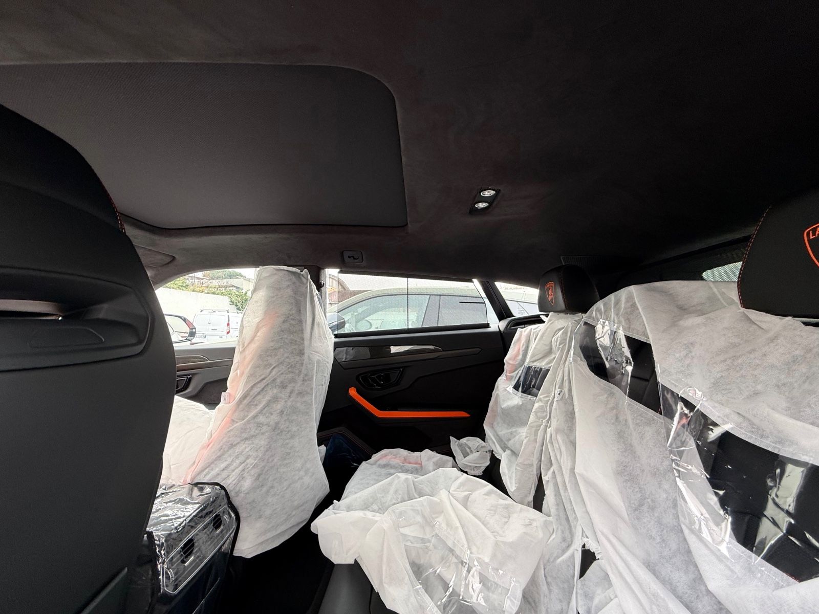 Fahrzeugabbildung Lamborghini URUS SE BIG-CARBONPACK B&O MASSAGE PR26 FULLOPT!