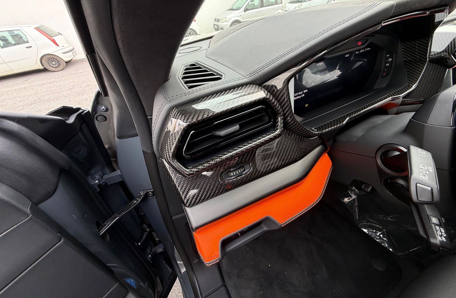 Fahrzeugabbildung Lamborghini URUS SE BIG-CARBONPACK B&O MASSAGE PR26 FULLOPT!