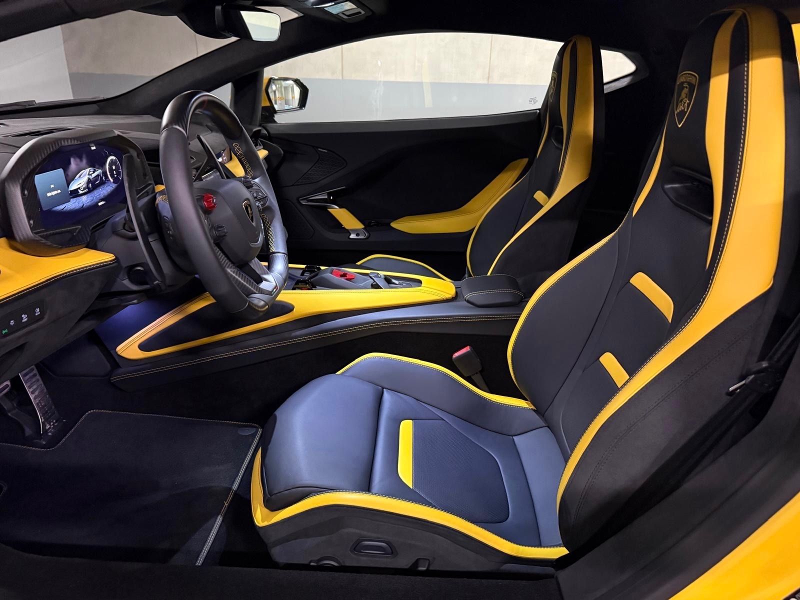 Fahrzeugabbildung Lamborghini TEMERARIO GIALLO CARBON INT&EXT LIFT MY26 NEWCAR