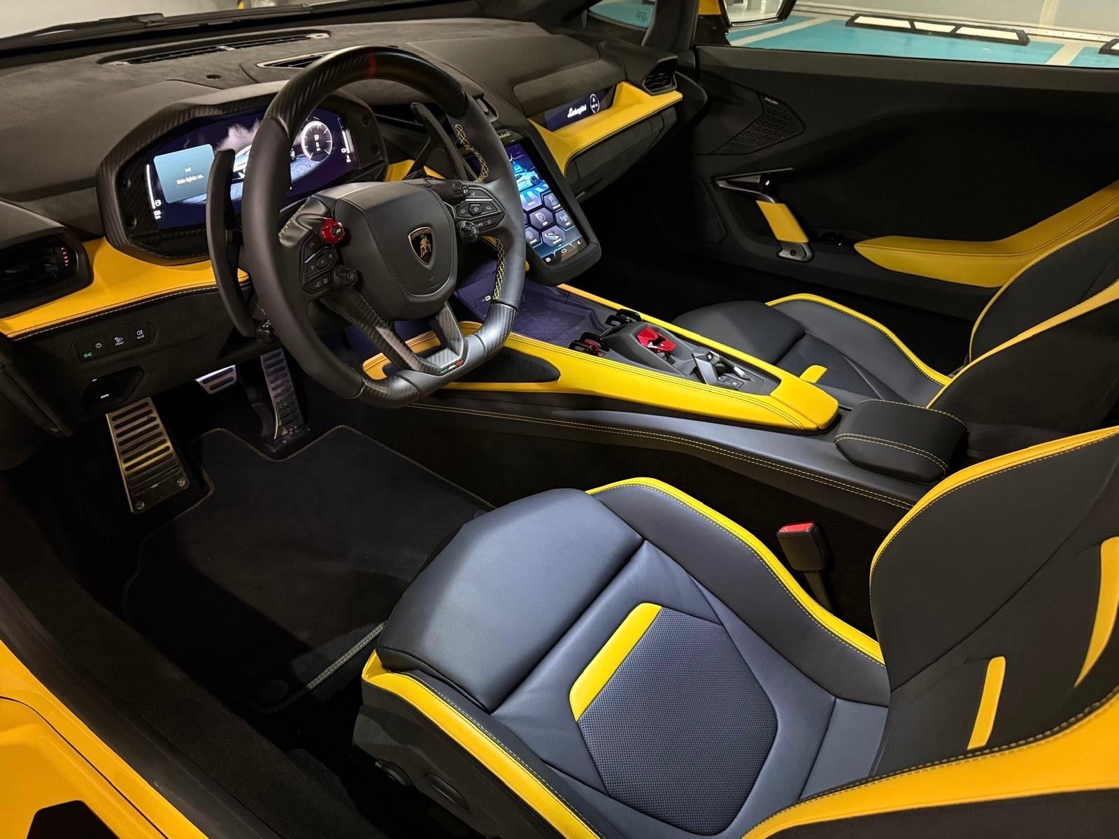 Fahrzeugabbildung Lamborghini TEMERARIO GIALLO CARBON INT&EXT LIFT MY26 NEWCAR