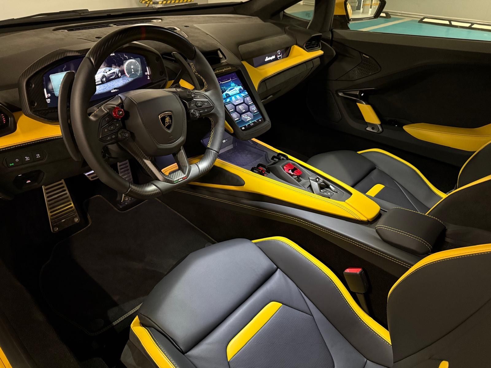 Fahrzeugabbildung Lamborghini TEMERARIO GIALLO CARBON INT&EXT LIFT MY26 NEWCAR