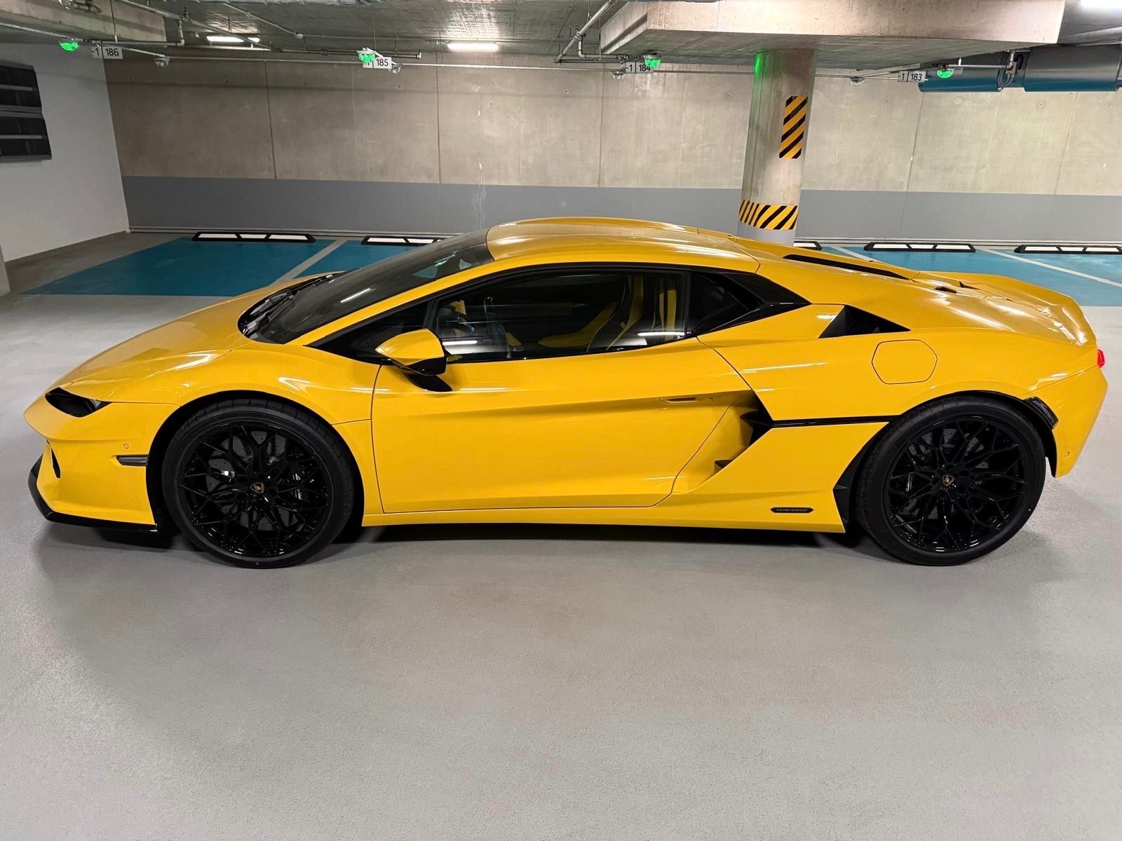 Fahrzeugabbildung Lamborghini TEMERARIO GIALLO CARBON INT&EXT LIFT MY26 NEWCAR