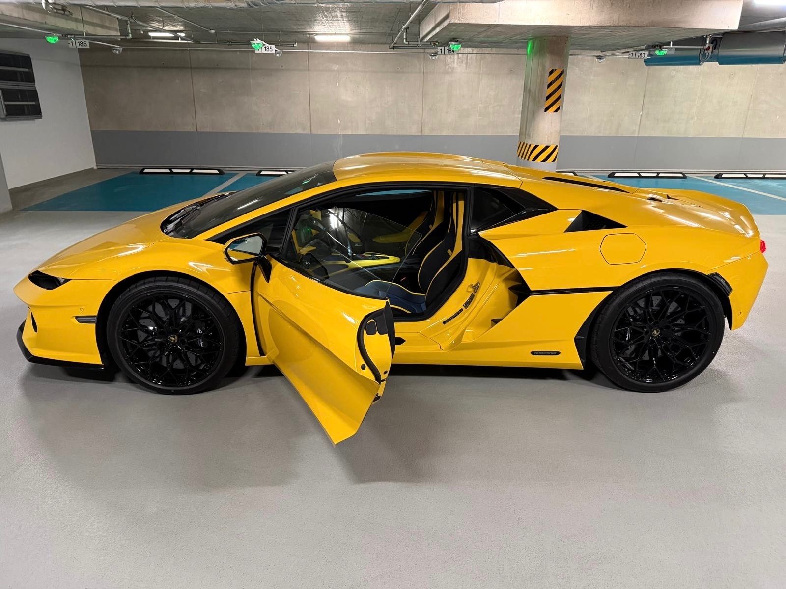 Fahrzeugabbildung Lamborghini TEMERARIO GIALLO CARBON INT&EXT LIFT MY26 NEWCAR