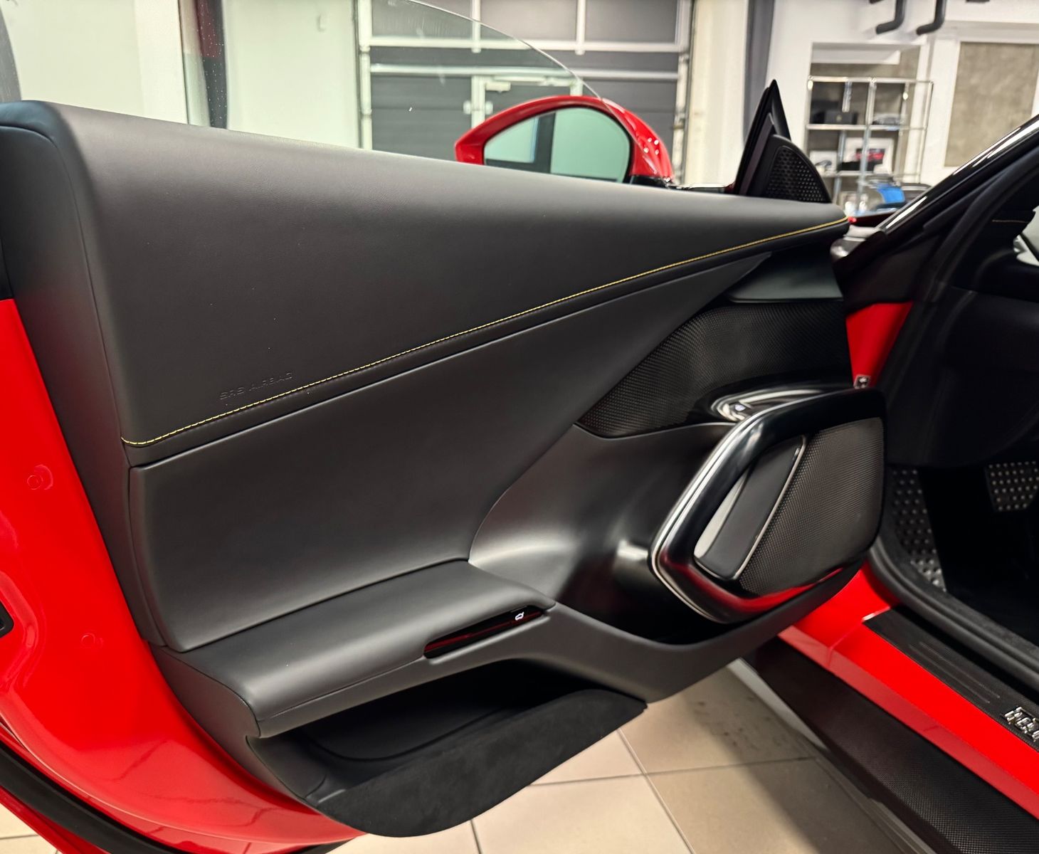 Fahrzeugabbildung Ferrari 12 Cilindri COUPE CARBON EXT&INT CARBONSEAT FULL