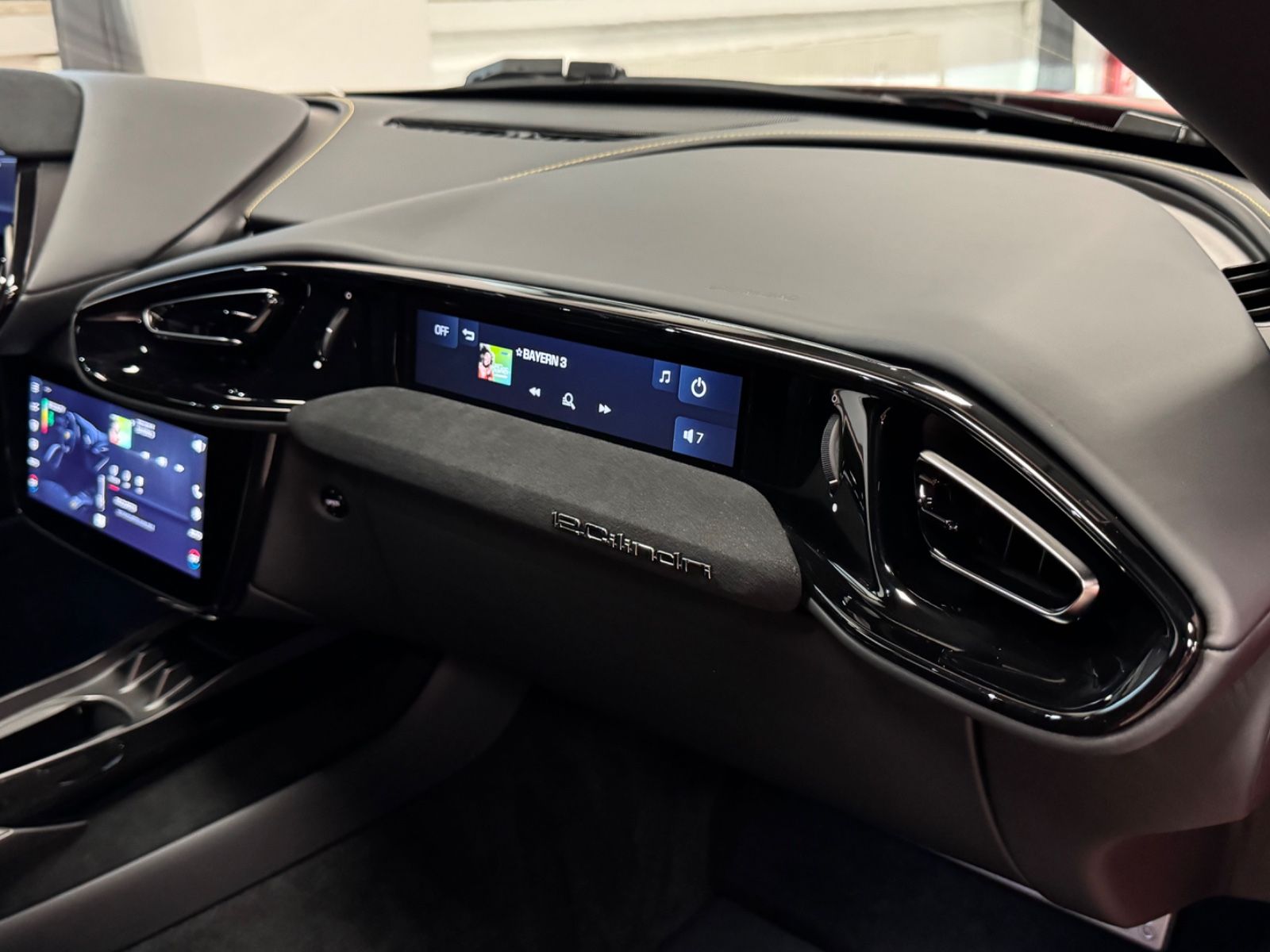 Fahrzeugabbildung Ferrari 12 Cilindri COUPE CARBON EXT&INT CARBONSEAT FULL