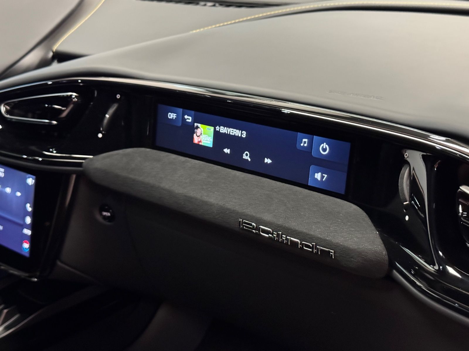 Fahrzeugabbildung Ferrari 12 Cilindri COUPE CARBON EXT&INT CARBONSEAT FULL