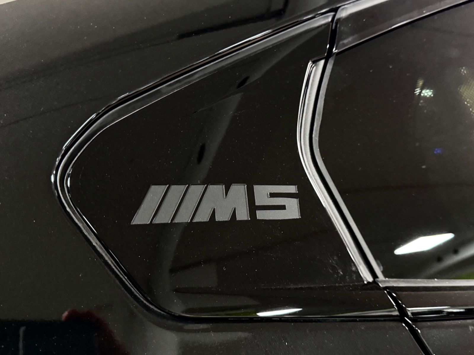 Fahrzeugabbildung BMW M5 ULTIMATE CERAMIC CARBON-INT&EXT B&W FULLOPT!