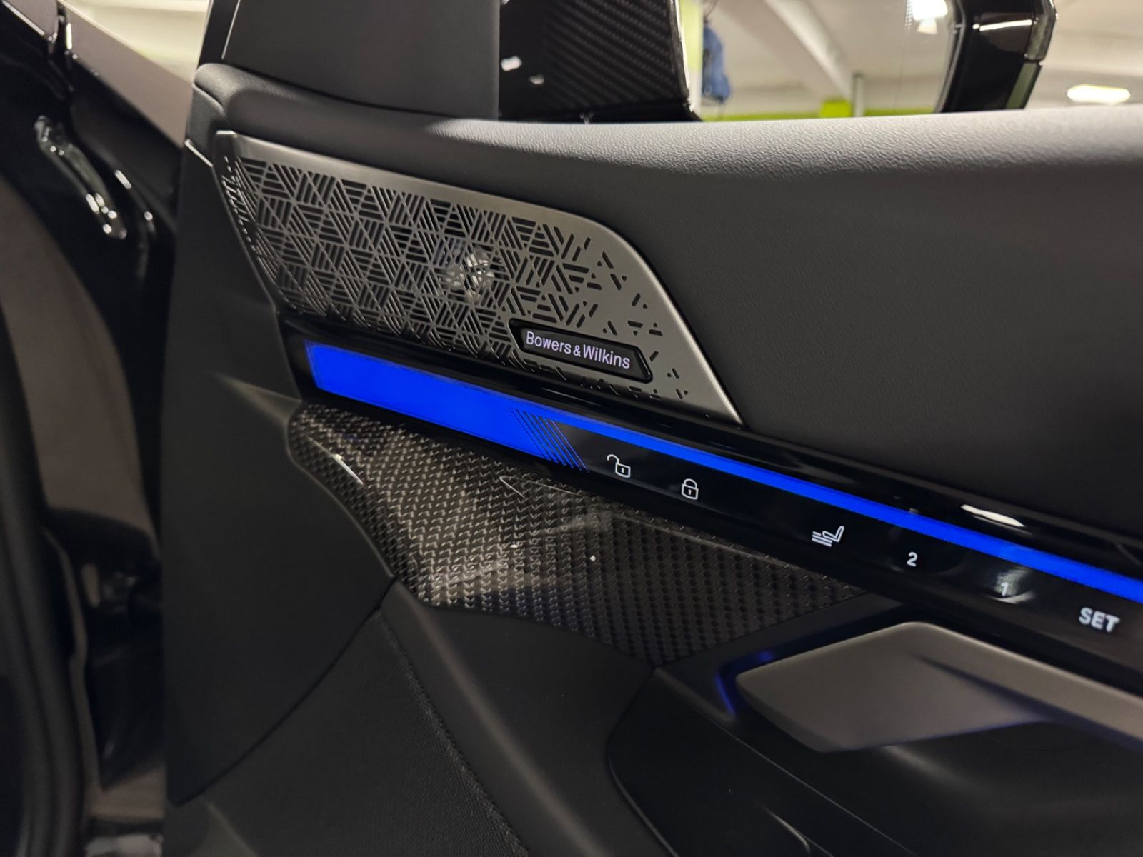 Fahrzeugabbildung BMW M5 ULTIMATE CERAMIC CARBON-INT&EXT B&W FULLOPT!