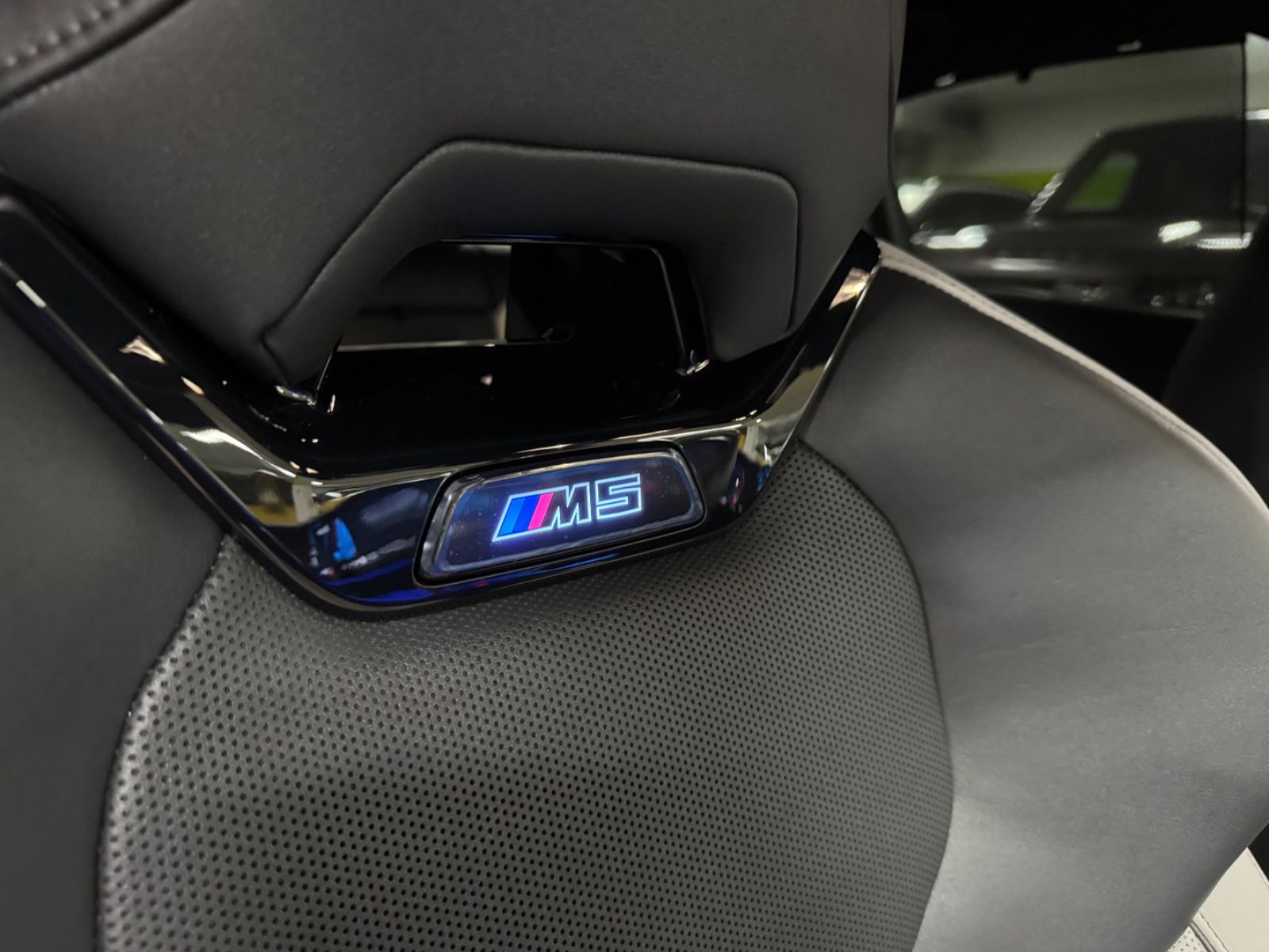 Fahrzeugabbildung BMW M5 ULTIMATE CERAMIC CARBON-INT&EXT B&W FULLOPT!